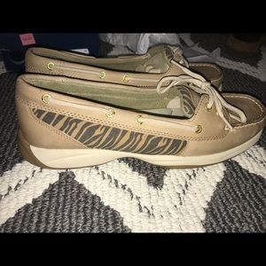 Brand new sperrys!!!!